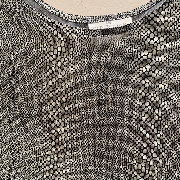 Metallic patterned shell - Picture 2 of 3